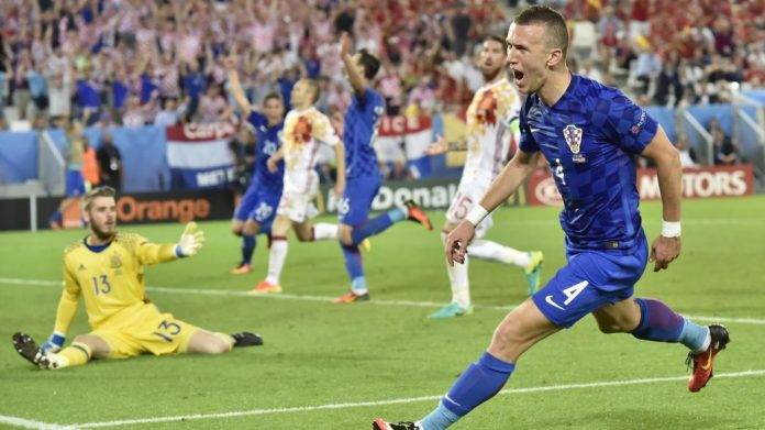 Croazia batte Spagna 2-1 in rimonta: vince il girone e condanna gli iberici agli ottavi contro l'Italia