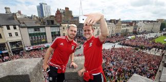 Galles in festa, 200.000 per le strade di Cardiff