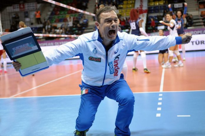 Italvolley, caso di doping: Azzurra rimpatriata. Una nuova atleta azzurra è risultata positiva ai controlli antidoping. Si tratta di una delle ragazze della nazionale italiana di pallavolo.