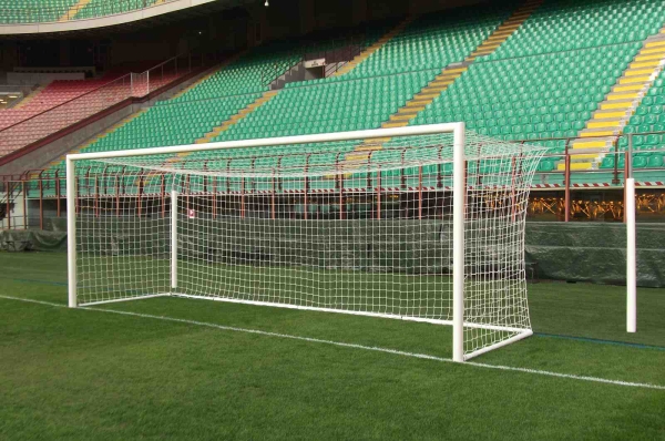 Problemi in difesa per l'Inter? Inter, tante novità in attacco, poche in difesa. Mancano buoni terzini.