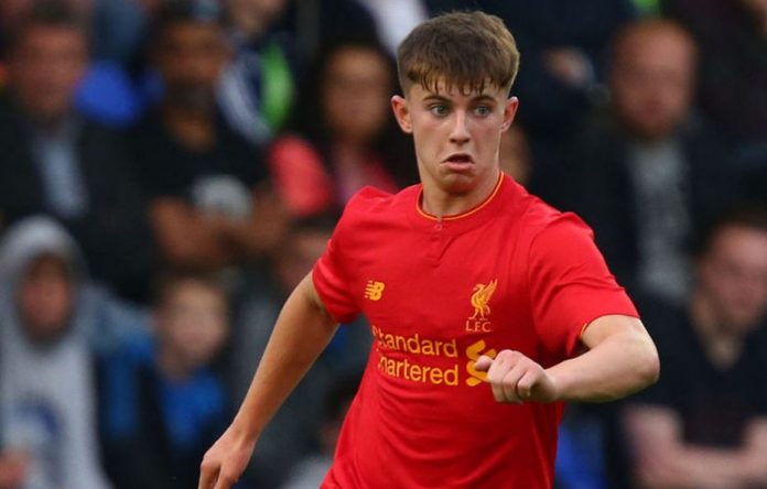 Ben Woodburn supera Michael Owen