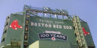 Lo sport a Boston, tra maledizioni e la religione delle calze rosse boston red sox fenway
