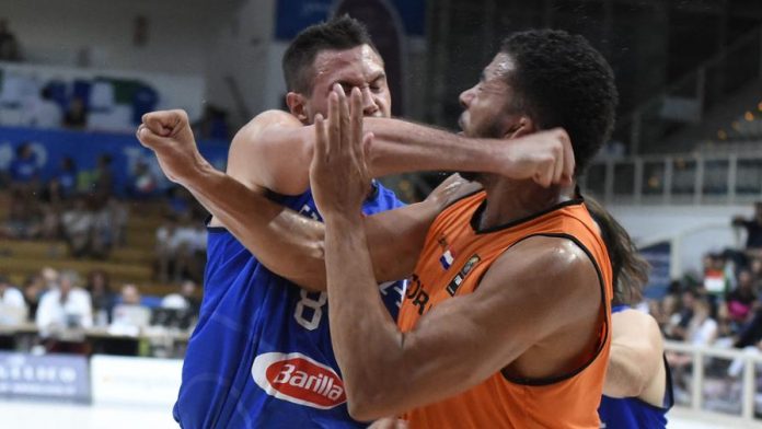 italia Gallinari mano fratturata