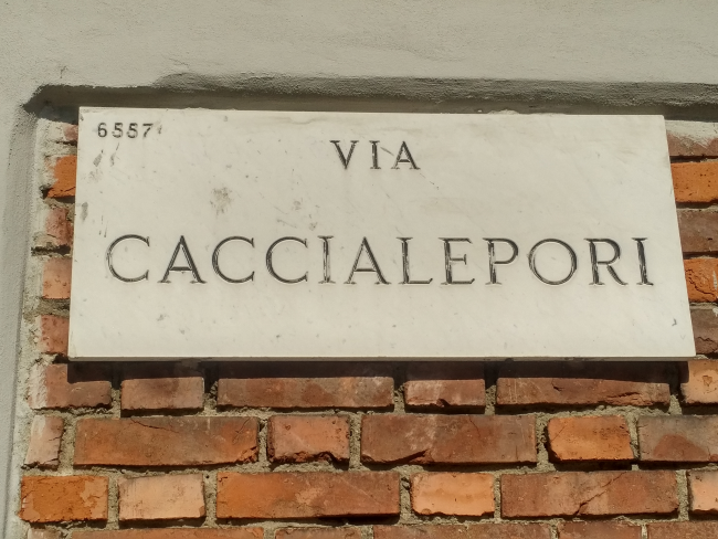 Via Caccialepori Milano